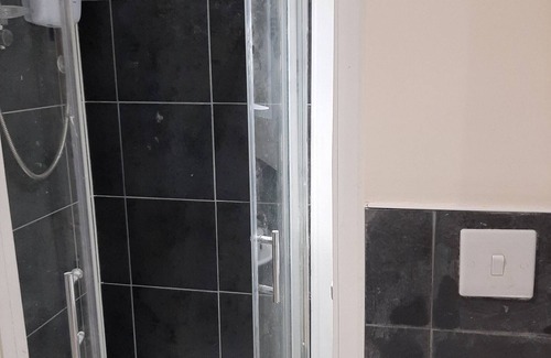 Thamesmead East House | Room in House - Aa Guest Room2