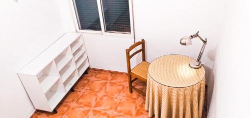 El Ejido House | Room in Malaga Center, Homestay "Window to Road" - Habitación en Apartamento, Ventana a la careterra!