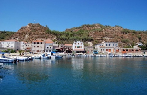 Gornje selo Bed & Breakfast | Room in Susak with Air condition, WIFI (3865-5)