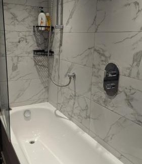 Swanscombe House | Room in Swanscombe, Kent