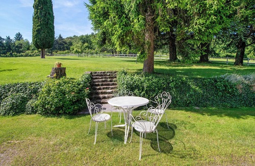 Affi Apartment | Room 'La Cavallina Suite' with Shared Pool, Shared Garden and Wi-Fi