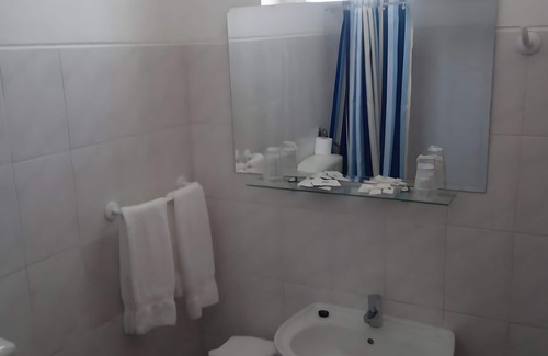 Corte do Pinto Apartment | Room 'Lareira' with Shared Pool, Wi-Fi and Air Conditioning