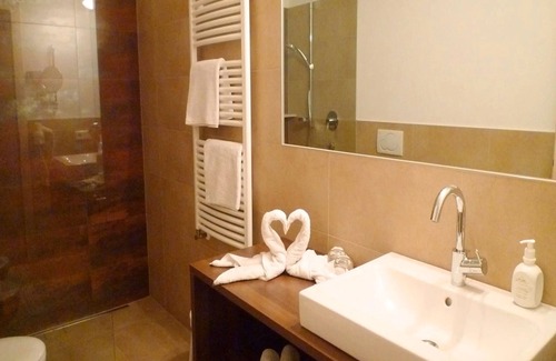 Burgusio Apartment | Room 'Moriggl Zimmer Seilschaft 2' with Mountain View, Shared Terrace and Wi-Fi