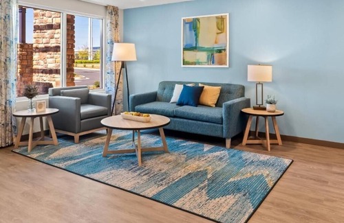 Greenville - Spartanburg Hotel | Room Near Greenville Zoo – Perfect Family Stay & City Exploration