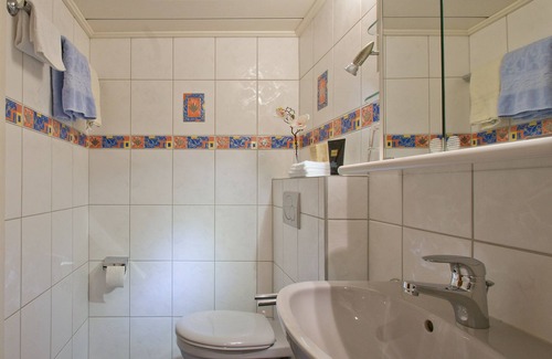 Bad Rippoldsau-Schapbach Apartment | Room 'Paul' with Shared Terrace and Wi-Fi
