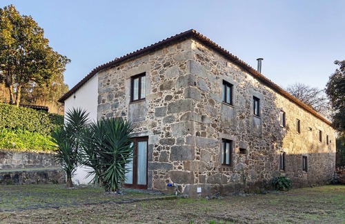 Amares Apartment | Room 'Quarto 1 - Quinta Da Ataíde' with Mountain View, Shared Pool and Wi-Fi