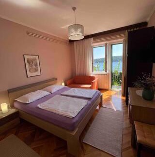 Barbat na Rabu Bed & Breakfast | Room, Seaside house Dragica