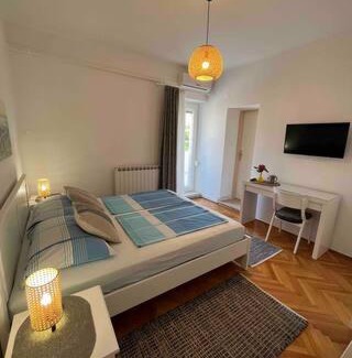 Barbat na Rabu Bed & Breakfast | Room, Seaside house Dragica