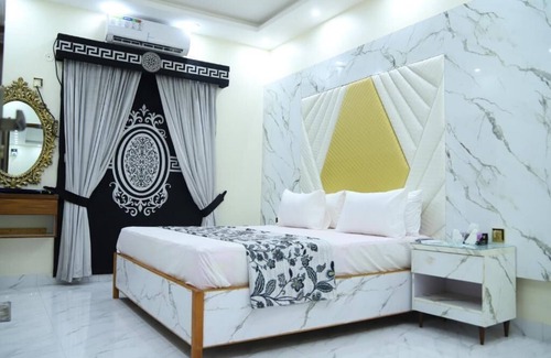PECHS House | Roomi Rezidor Guest House
