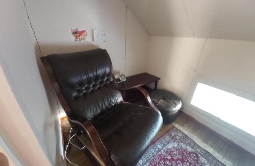 Muonio House | Rooms in a big wooden home, kotimajoitus, homestay