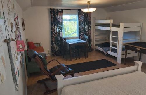Muonio House | Rooms in a big wooden home, kotimajoitus, homestay