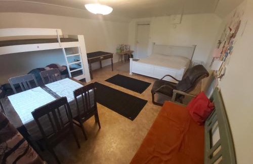 Muonio House | Rooms in a big wooden home, kotimajoitus, homestay