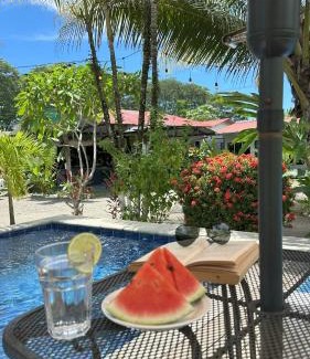 Uvita Apartment | Rooms & Pool Macaws