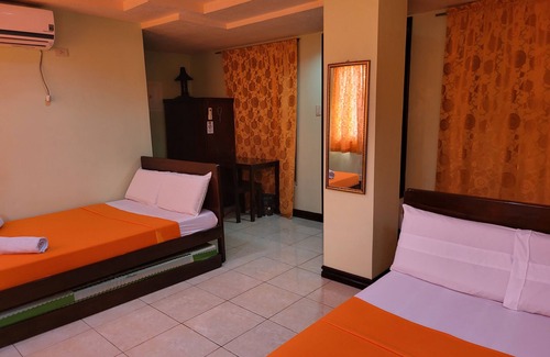 San Pedro Hotel | Rooms R Us - Voyagers Palace