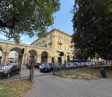 Historic Centre Apartment | RoomsCarloFeliceStation