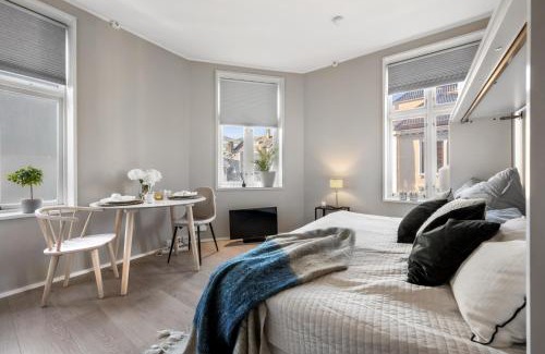Nygard Apartment | Roomsly - Cozy Hilltop Hideout in Central Bergen