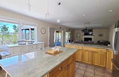 Truro House | Roomy 3BD+ -A/C, Screen Porch, Outdoor Shower, Fire Pit, Ping Pong-Plenty of Space to Spread Out