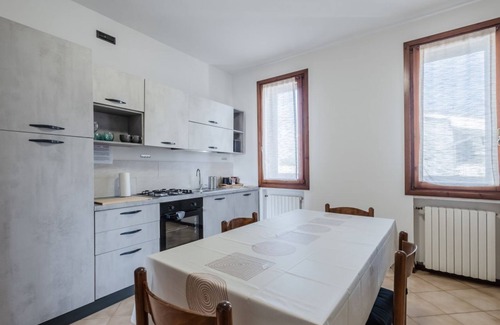 Peraga Apartment | Roomy apartment of 95 sqm located on the first floor of a building without a lift (20 steps to access), can accommodate up to 5 people.The accommodation is located in Vigonza, just 10 minutes by car from the city center of Padua and from the direttissima