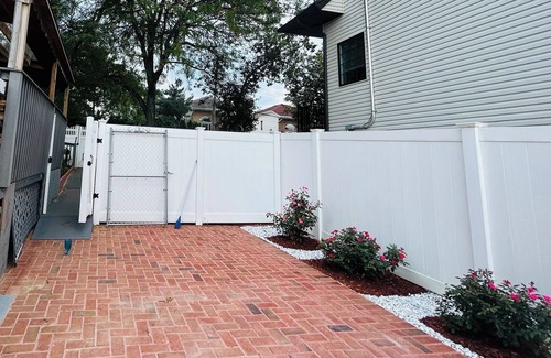 Arden Heights Apartment | Roomy garden apartment close to hospitals, shopping and transportation!