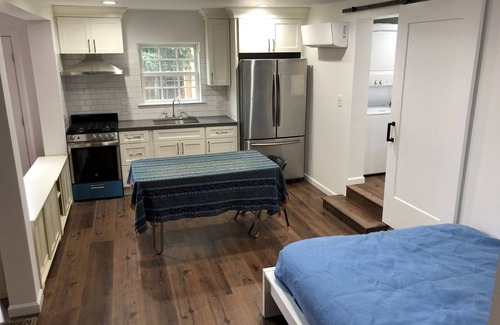 Trestle Glen Apartment | Roomy Oakland Studio near Berkeley, SF