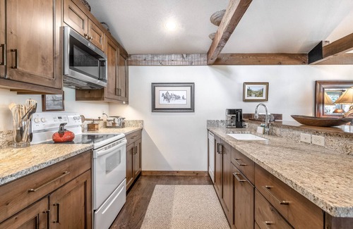 Jackson Hole House | Roomy townhome next to golf course with lovely deck & Teton views from living room