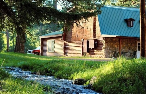 Saddlestring Cabin | Roosevelt Suite, The Roosevelt Suite at the Lodge