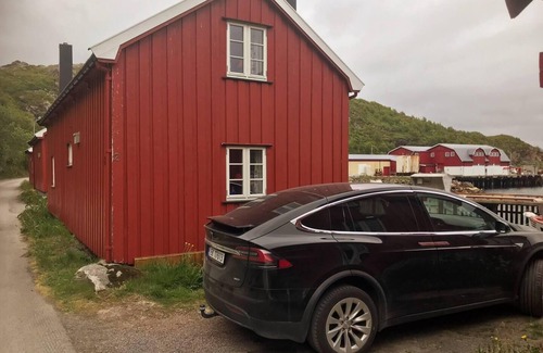 Straumsjoen Cabin | Rorbu 3-Bed Fishermans Cabin in Straumsjoen