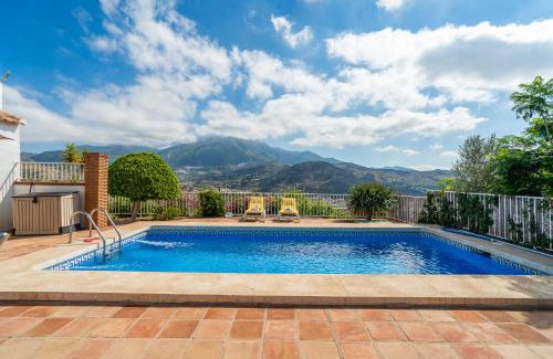 Vinuela Villa | Rosana Lake Vinuela
