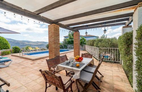 Vinuela Villa | Rosana Lake Vinuela