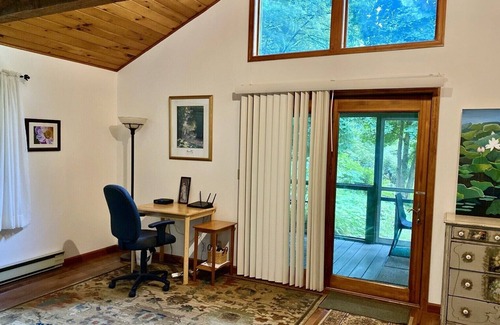 Oneonta House | Rose Cottage a Botanical Garden Retreat in the city but surrounded by nature