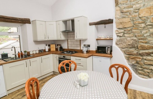 Grassington House | ROSE COTTAGE, with open fire in Grassington