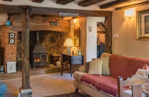 Biddenden Cottage | Rose Garden - a holiday let that sleeps 4 guests in 2 bedrooms