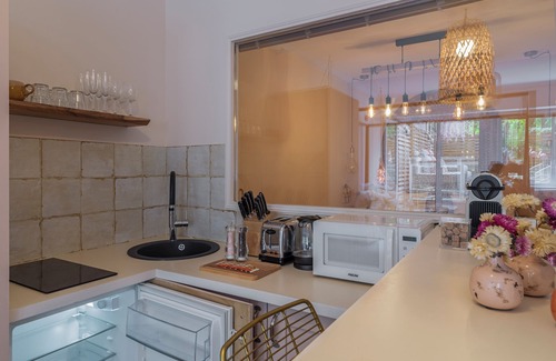 Porte-Dauphine Apartment | Rose & Garden - Eiffel Tower