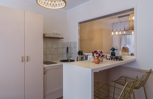 Porte-Dauphine Apartment | Rose & Garden - Eiffel Tower