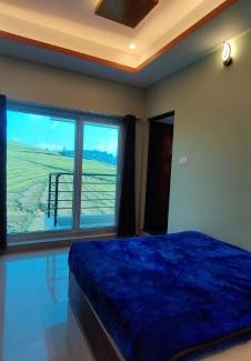 West Mere Bed & Breakfast | Rose Garden Enclave for Families & Executives