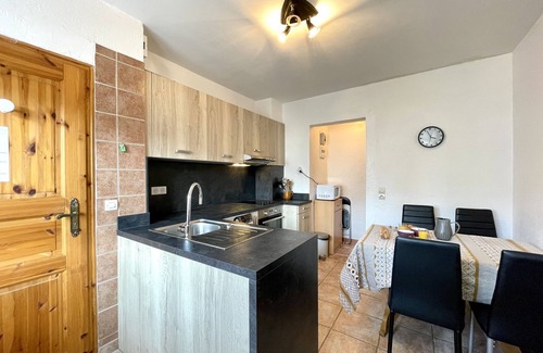 Forges-les-Bains Apartment | Rose: Pleasant apartment 300 metres from the Bains les Bains thermal baths