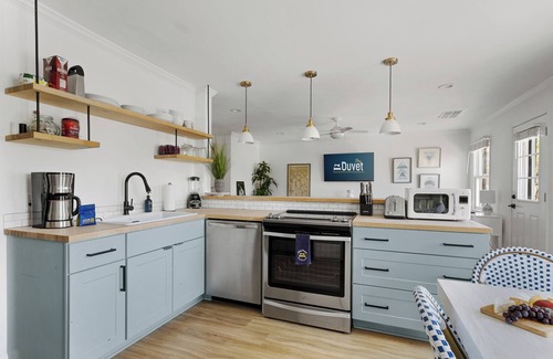 Radcliffeborough Apartment | Rose Suite: Timeless Comfort only 5 Blocks to King