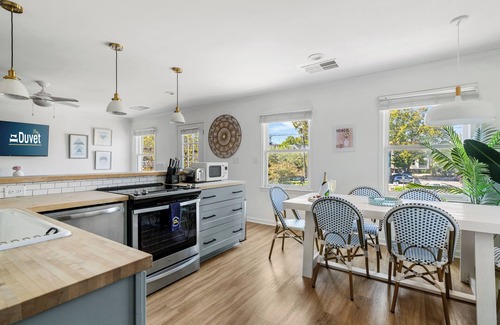 Radcliffeborough Apartment | Rose Suite: Timeless Comfort only 5 Blocks to King