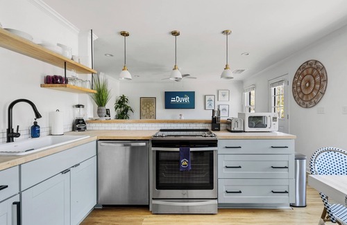 Radcliffeborough Apartment | Rose Suite: Timeless Comfort only 5 Blocks to King