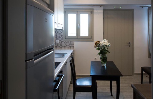 Kamari Apartment | Rose Suites