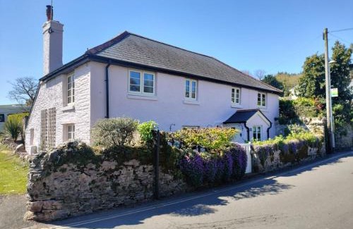 Brixham House | Rosedale a charming 3 bedroom detached cottage with parking