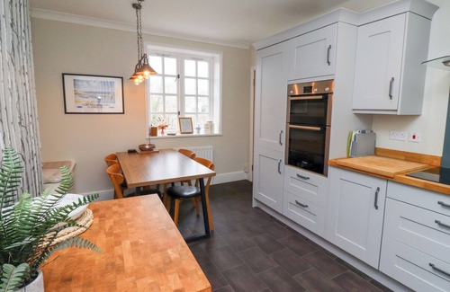 Alnmouth Cottage | ROSEDALE LODGE, pet friendly, country holiday cottage in Alnmouth
