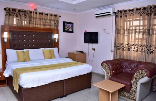 Benin City Hotel | Rosrit Hotel and Suites