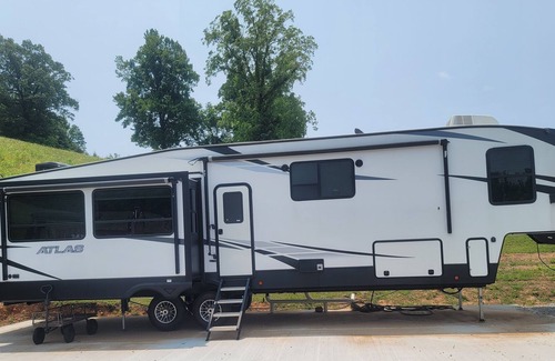 Byrdstown House | Roughing it in comfort