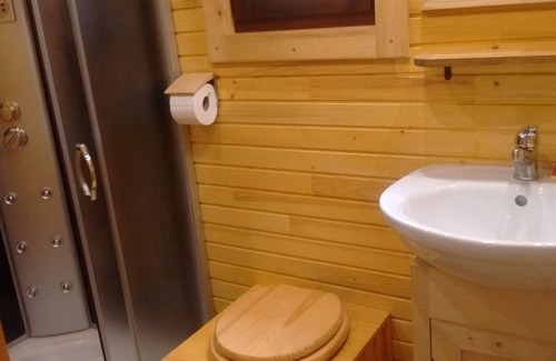Saint-Maime-de-Pereyrol Ski Chalet | Roulotte des Saules, natural and peaceful!