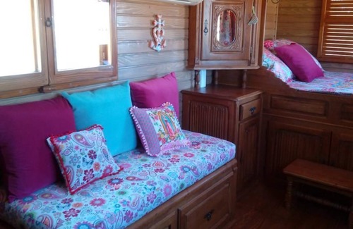 Le Cailar Bed & Breakfast | Roulotte La Nanouche
