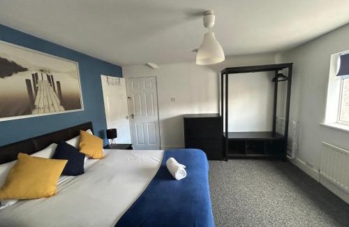 Derby House | Rowditch House Spacious 3 Bed Home from Home in Derby