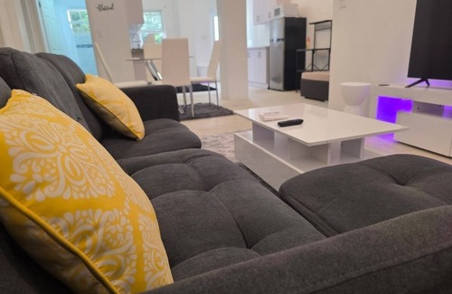 Old Towne Apartment | Royal 2 - Chez Mango Villa