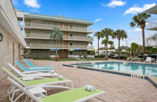 Historic Downtown Kissimmee Hotel | Royal 7 Wonderful Apart/Hotel with pool