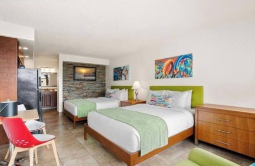 Historic Downtown Kissimmee Hotel | Royal 8 Wonderful Apart/Hotel With Pool